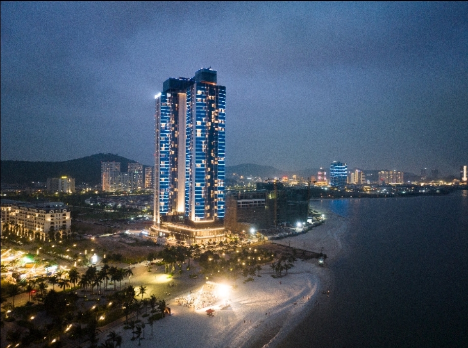 a la carte halong bay the attraction of the tallest hotel tower in halong officially in operation image 2