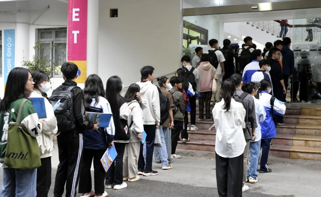 Hanoi National University's Aptitude Test: More than 11,000 candidates took the first round