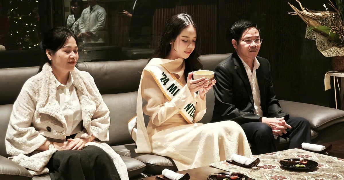 La señorita Thanh Thuy experimenta la cultura de la ceremonia del té en la residencia del Consulado General de Japón