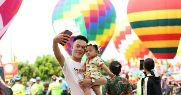 Admire the colorful hot air balloons in Dong Nai