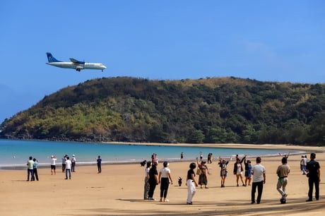 Autrefois un enfer sur terre, Con Dao est aujourd'hui un paradis touristique avec environ 168 vols par semaine en provenance de tout le pays vers Con Dao. Photo : HUNG HAU