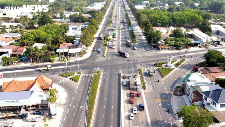 ミーフック - タンヴァン道路は、ディアン市とバウバン地区（ビンズオン省）を結んでいます。