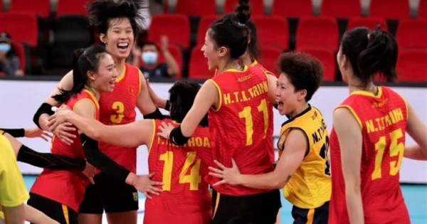 Tras derrotar a Indonesia, la selección femenina de voleibol de Vietnam ganó el primer campeonato asiático de su historia