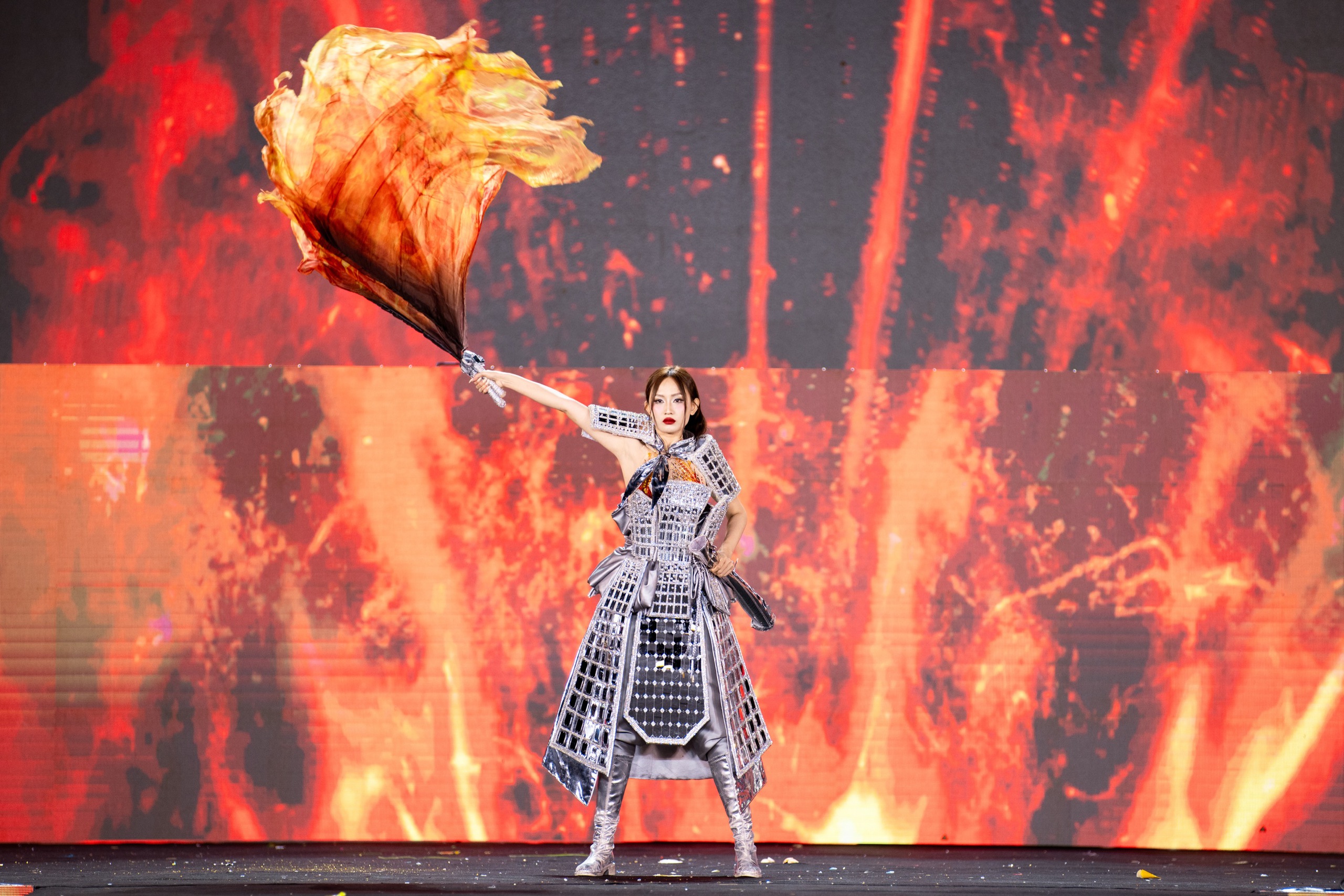 Độc lạ những màn trình diễn National Costume ở Miss Grand Vietnam 2024- Ảnh 15.