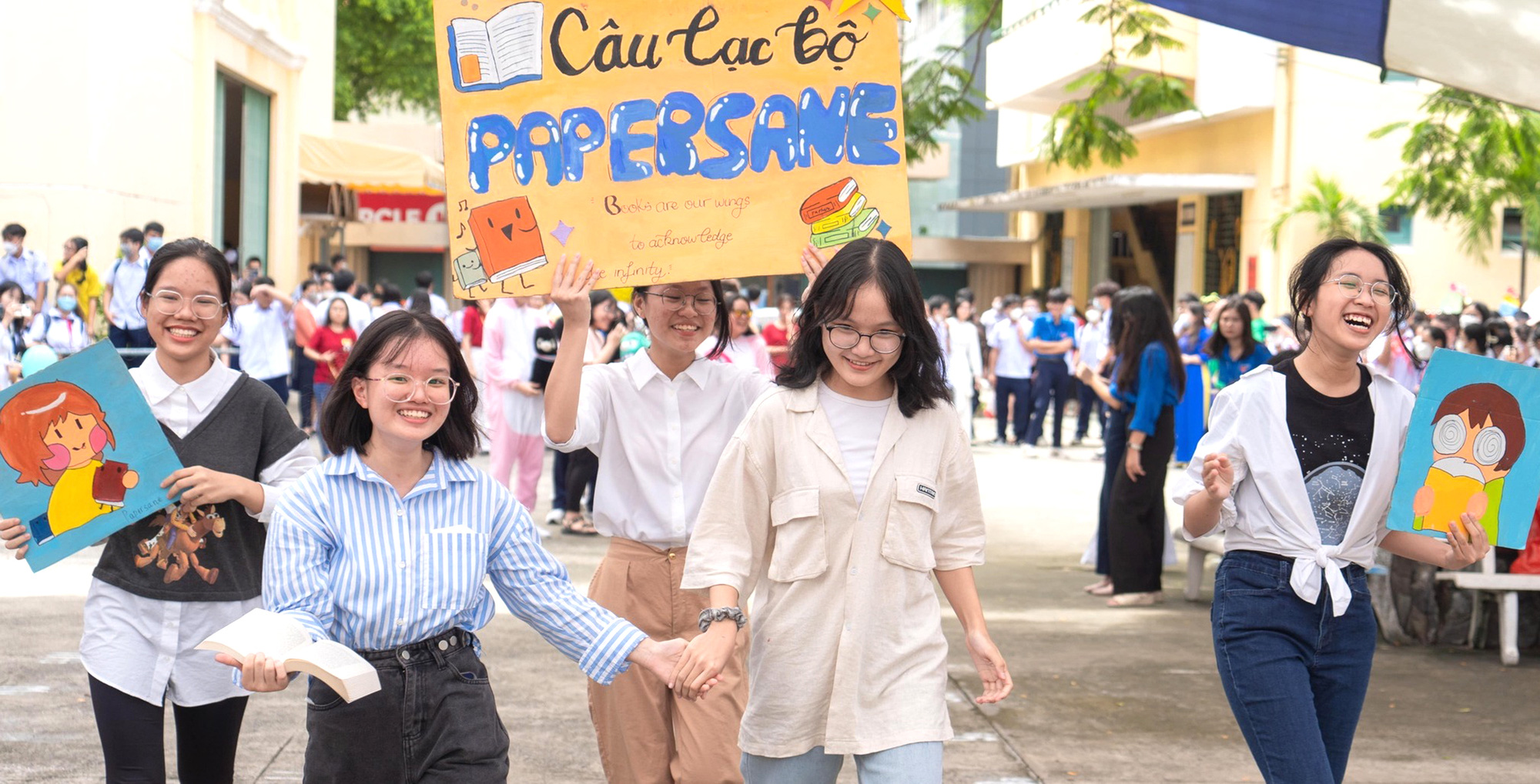 Học sinh Trường THPT chuyên Trần Đại Nghĩa trong một hoạt động ngoại khóa - Ảnh: ANH KHÔI