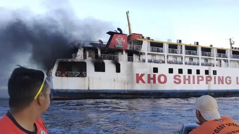 Un ferry prend feu en mer avec 120 passagers et membres d'équipage