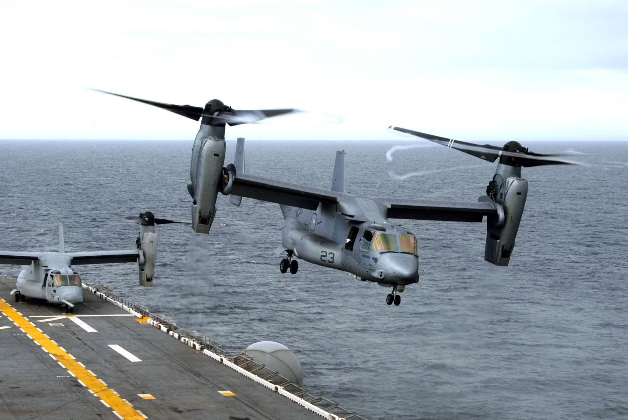 El poder del helicóptero anfibio estadounidense 'Sea Eagle' V-22 Osprey