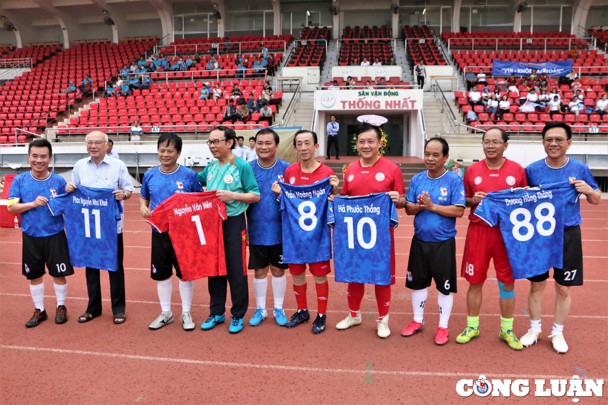 베트남 혁명 언론의 날을 기념하는 베트남 언론인 협회와 호치민시 인민위원회의 축구 경기 사진 2