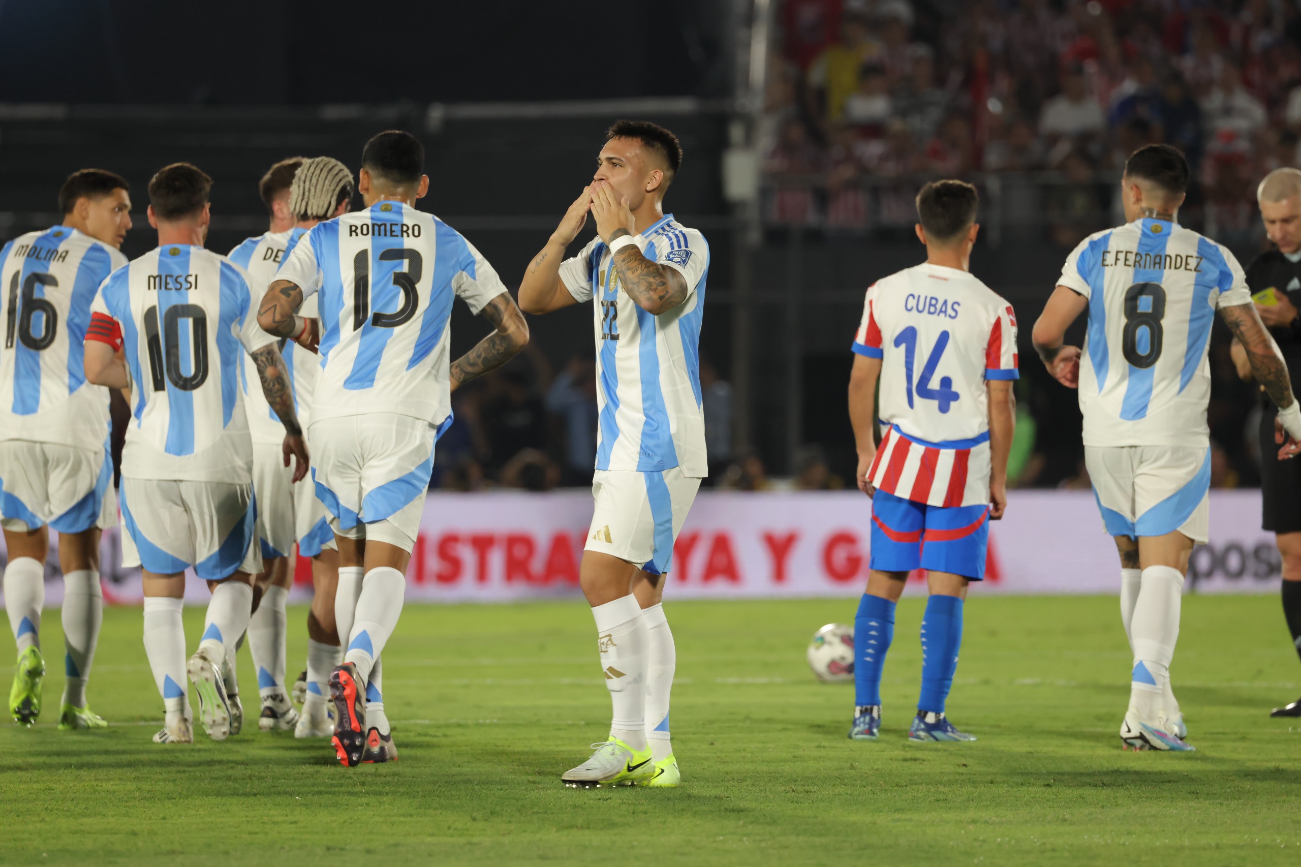 Bàn thắng của Lautaro Martinez ghi là điểm sáng hiếm hoi của đội tuyển Argentina