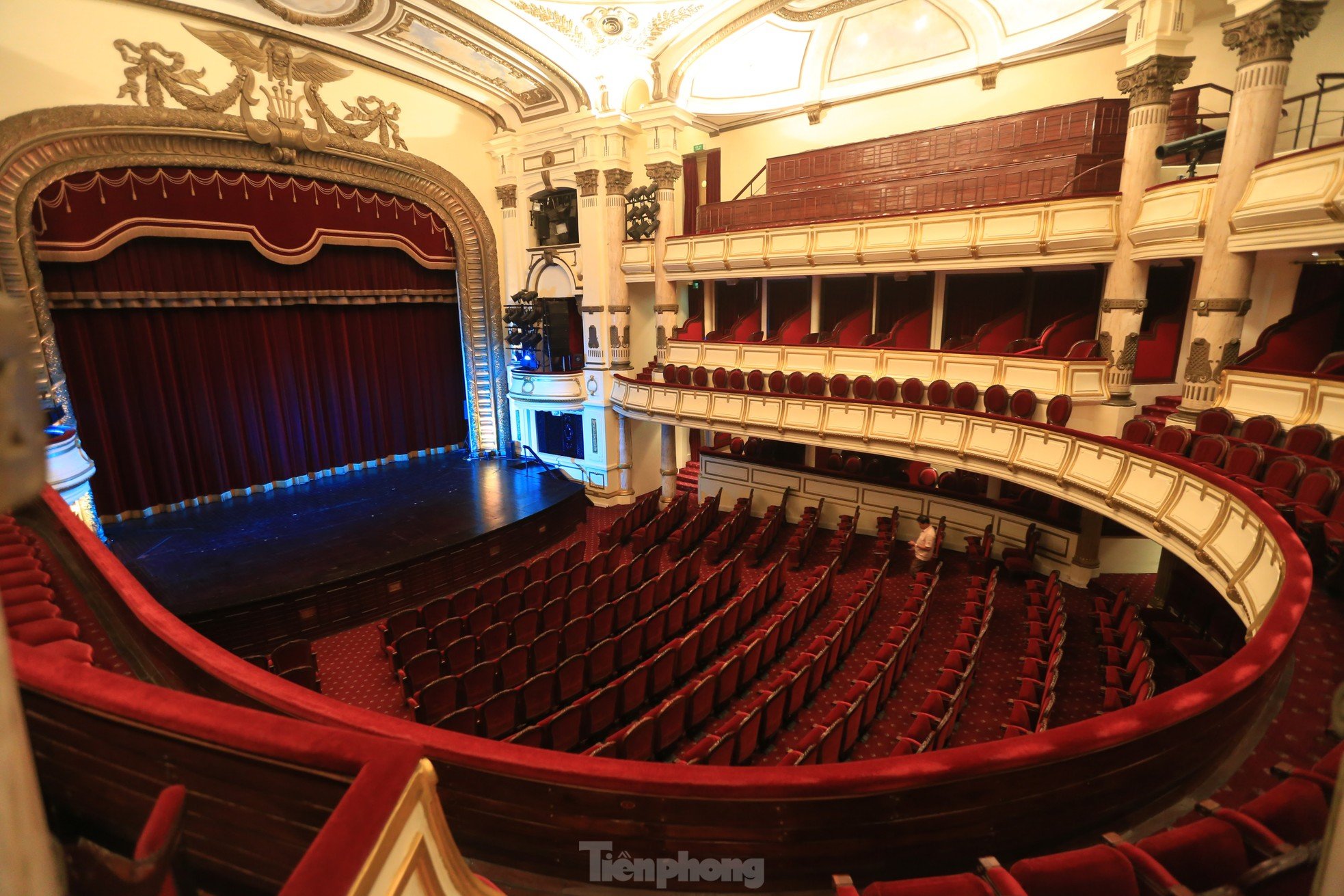 Hermosa arquitectura francesa de la Ópera de Hanoi con más de 100 años de antigüedad. Foto 8