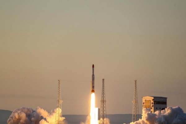 Irán lanzó con éxito un satélite con un cohete "made in Teherán"