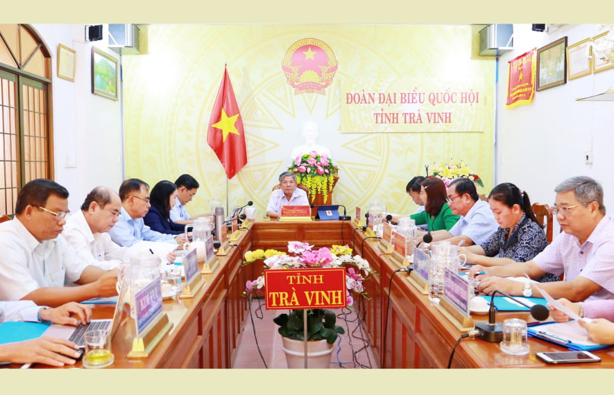 Đại biểu Quốc hội chất vấn Bộ trưởng Bộ Tư pháp và Bộ trưởng Bộ Nông nghiệp và Phát triển nông thôn