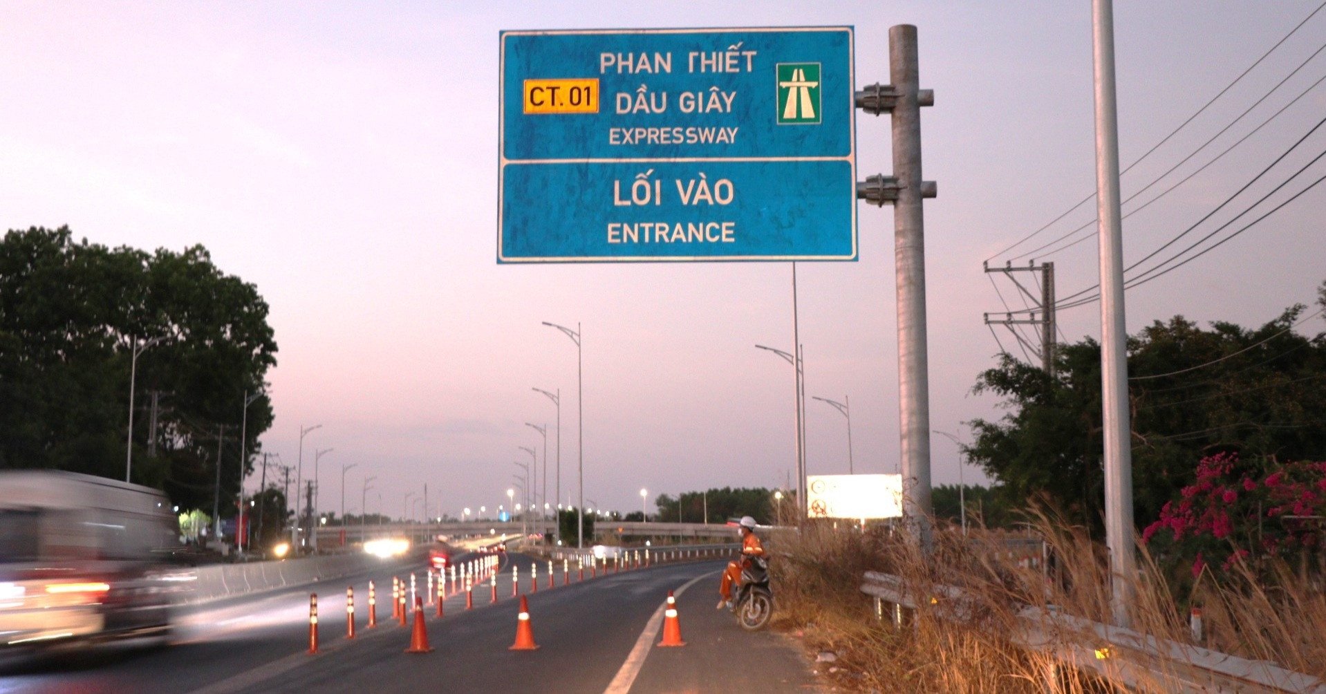 Chặn lối vào cao tốc Phan Thiết - Dầu Giây do tai nạn liên hoàn