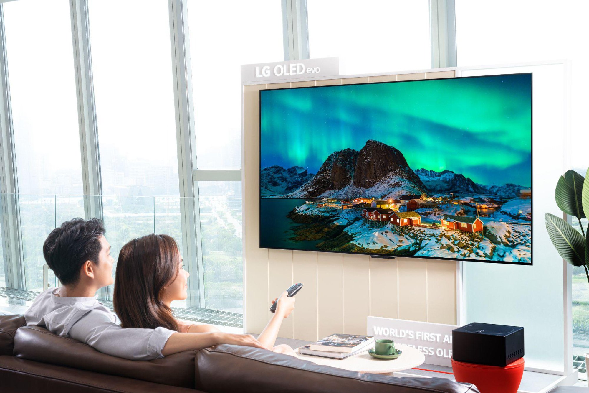 LG tiên phong mang đến người dùng trải nghiệm tự do trên hành trình giải trí với LG OLED evo M4 - TV OLED 4K 144Hz đầu tiên trên thế giới