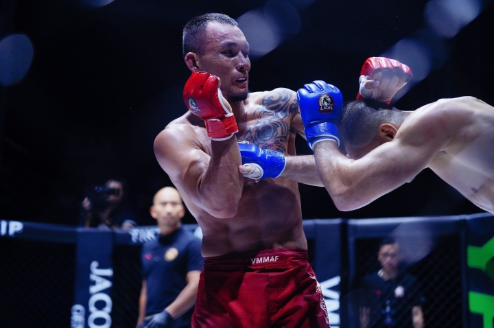 Tran Quang Loc defeated overseas Vietnamese boxer, defended his championship belt - 1