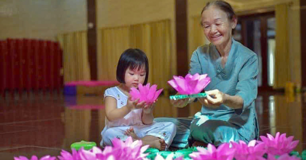 Thinking about filial piety during Vu Lan season: Filial piety has no season