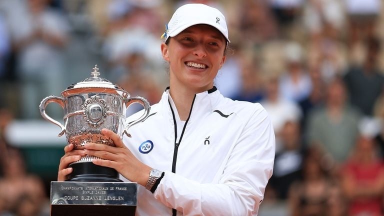 Swiatek remporte Roland Garros pour la deuxième année consécutive