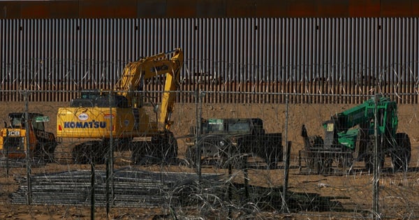 Number of illegal border crossings from Mexico to US falls to four-year low