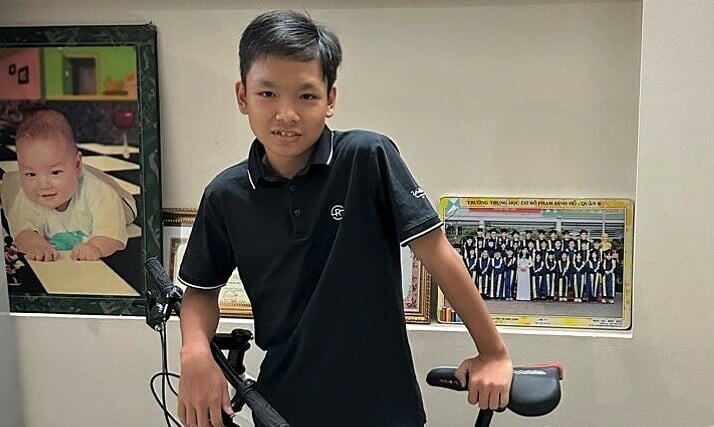 El alumno destacado de la clase especializada de décimo grado en la ciudad de Ho Chi Minh es un apasionado de la tecnología de la información