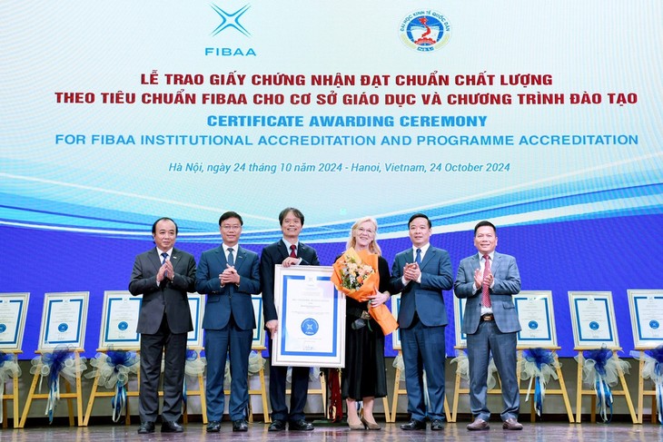 Trường đại học công lập đầu tiên của Việt Nam được trao chứng nhận đạt chuẩn chất lượng của FIBAA - ảnh 1