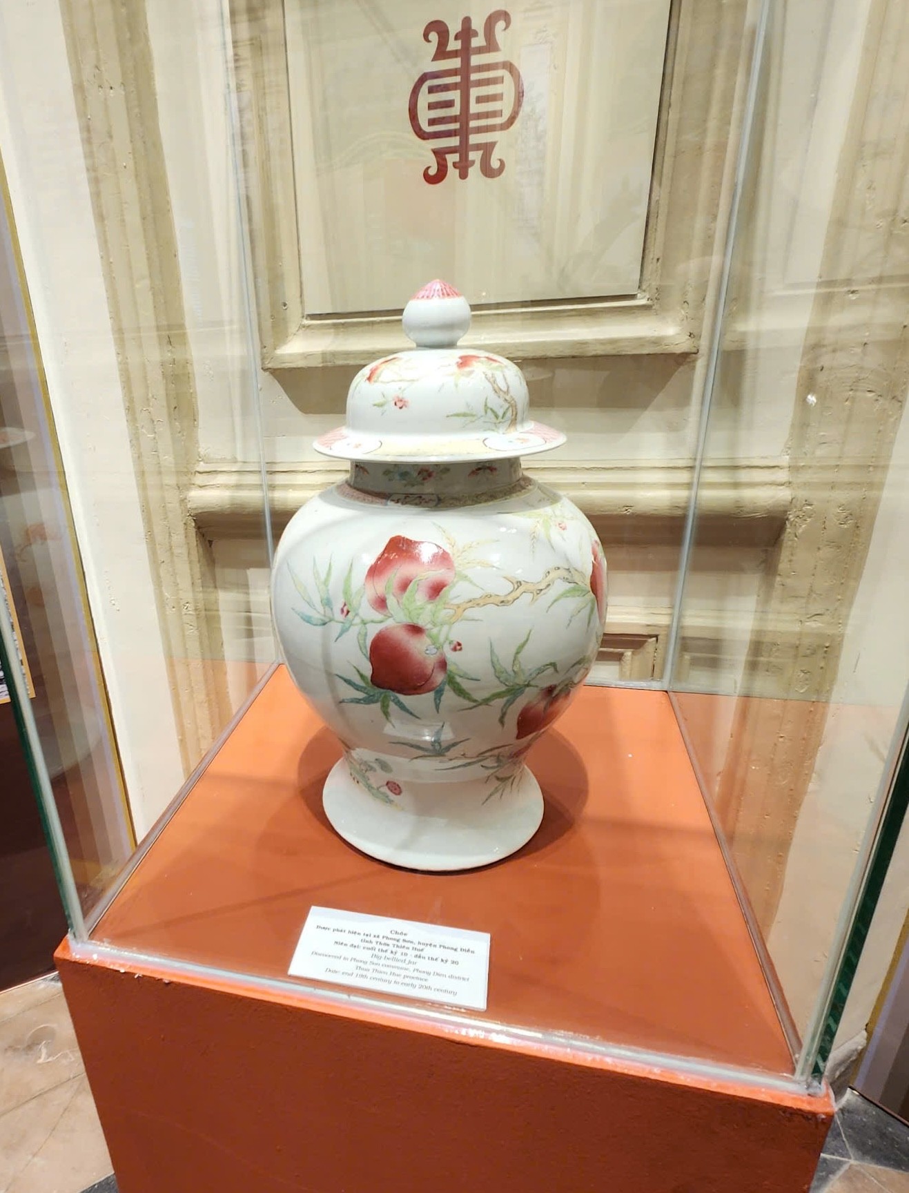 ホーチミン市で展示されているフエ地方のフースアン地方の貴重な骨董品のクローズアップ写真8