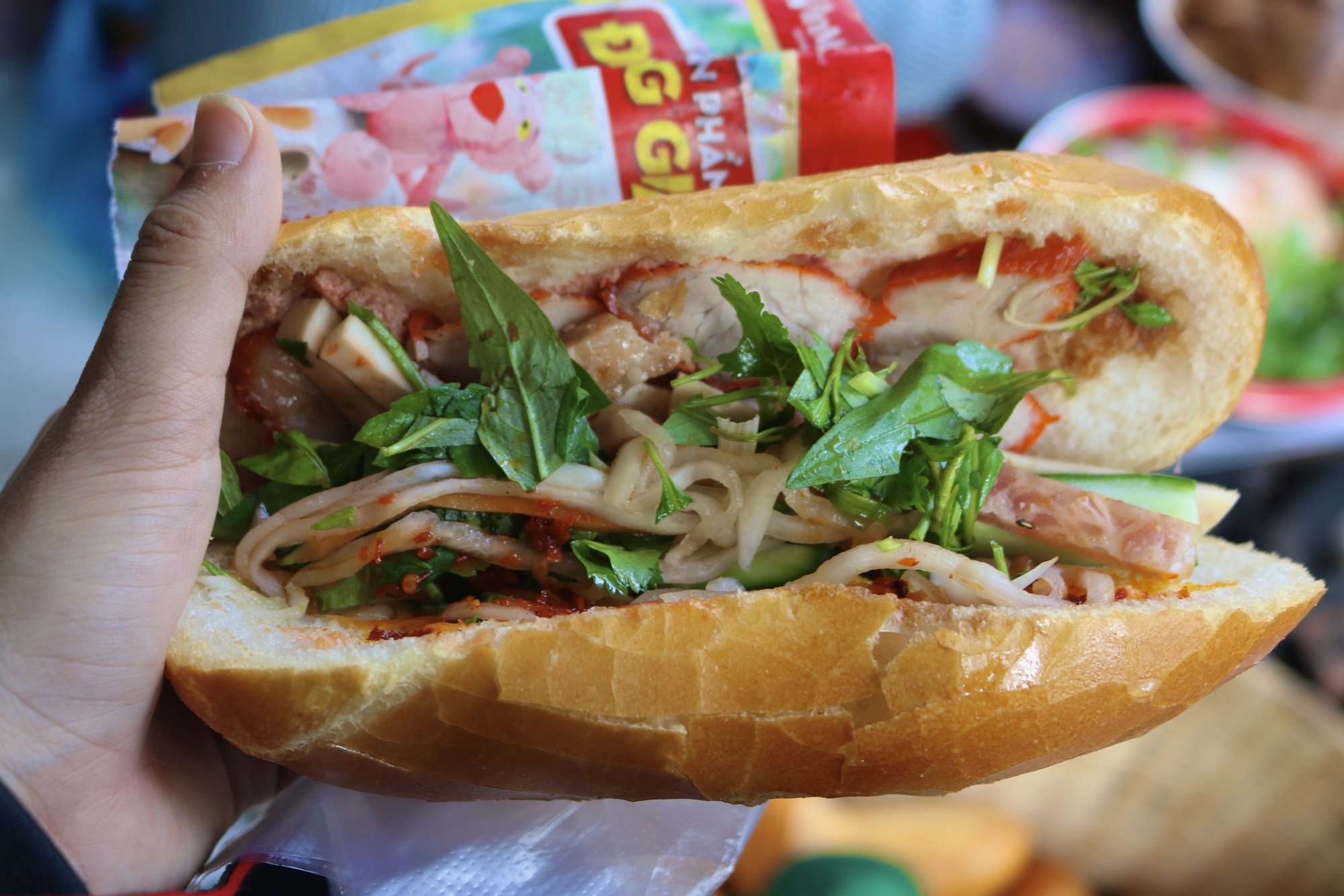 Bánh mì 10.000 đồng 32 năm ở TP.HCM: 'Ai khổ cho luôn' - Ảnh 5.