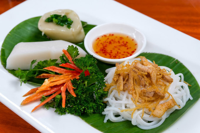 Hundreds of Vietnamese dishes introduced by professional chefs of Saigontourist Group. Photo: Saigontourist Group