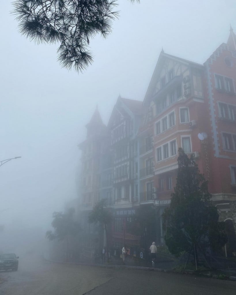 Town immersed in fog. Photo: @p.thaoo.98