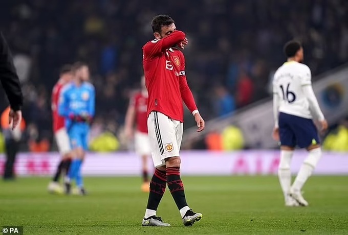 Bruno Fernandes bỏ lỡ bàn thắng khó tin khiến Man Utd ôm hận - 1