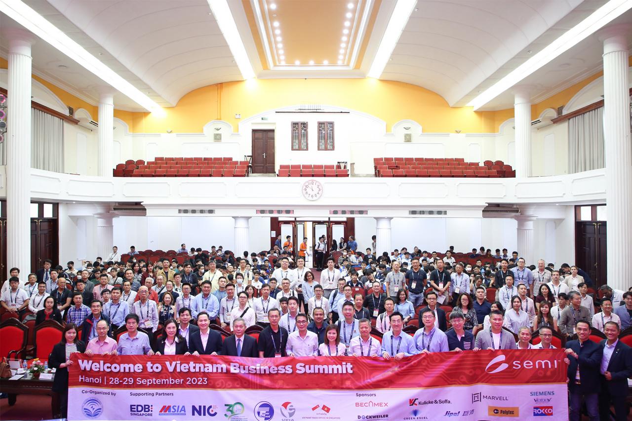 nhan luc ban dan anh 1.jpg
