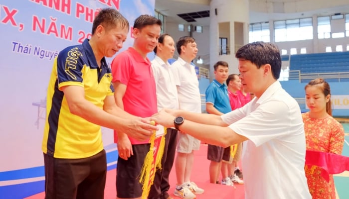 พิธีปิดการแข่งขันปิงปองหนังสือพิมพ์ พรรคจังหวัดและเมืองภาคเหนือ ครั้งที่ ๑๙