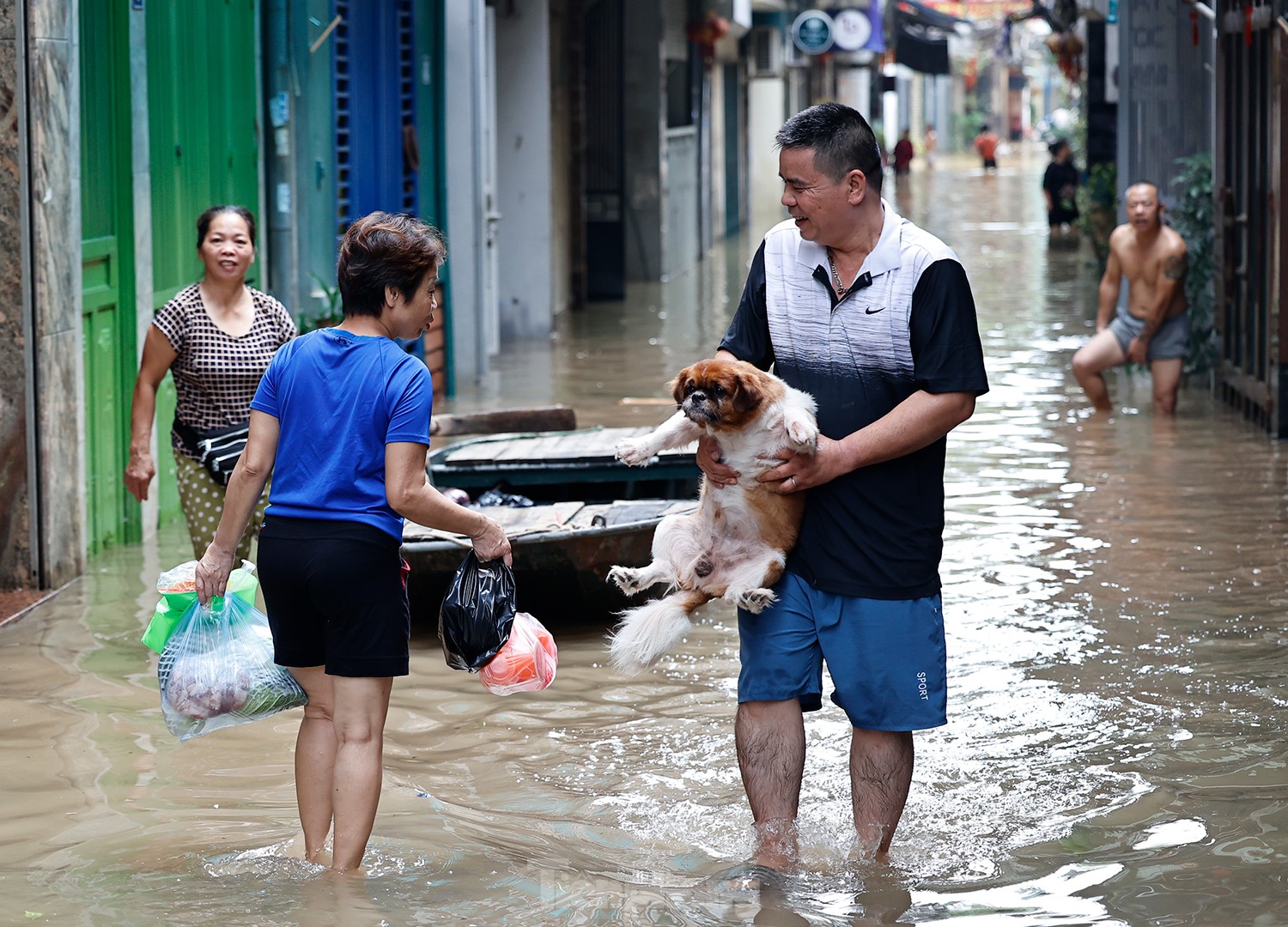 ฮานอย: บุคลากรทางการแพทย์นำเรือไปรักษาคนไข้ ภาพที่ 2