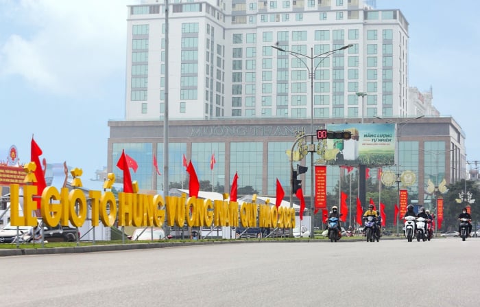 Viet Tri accueille les visiteurs au festival du temple Hung