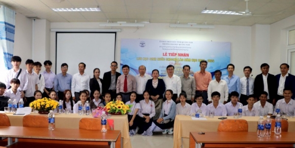 Quang Nam receives and trains Vietnamese language for 64 Lao students