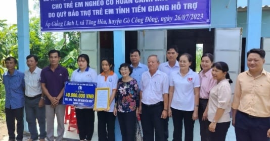 Bàn giao Mái ấm khuyến học cho học sinh khó khăn