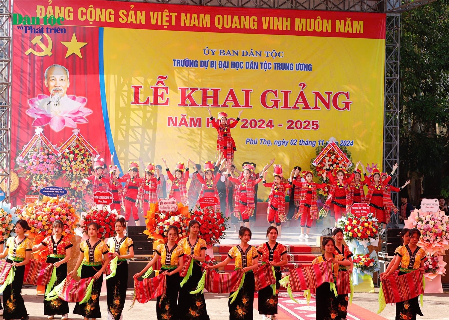 Minister and Chairman of the Ethnic Committee attended the Opening Ceremony of the new school year at the Central Ethnic University Preparatory School 10