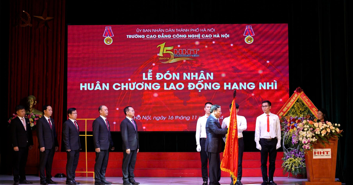 El Colegio de Alta Tecnología de Hanoi recibió la Medalla Laboral de Segunda Clase