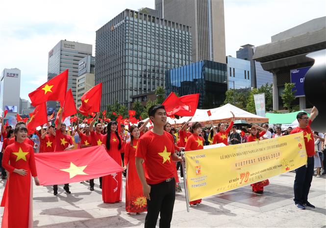 Tăng cường công tác thông tin, truyền thông dự thảo chính sách pháp luật cho người Việt Nam ở nước ngoài