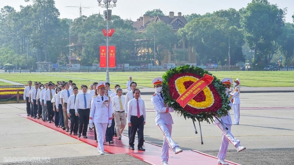 Lãnh đạo Bộ Ngoại giao vào Lăng viếng Bác nhân dịp kỷ niệm 133 năm Ngày sinh Chủ tịch Hồ Chí Minh