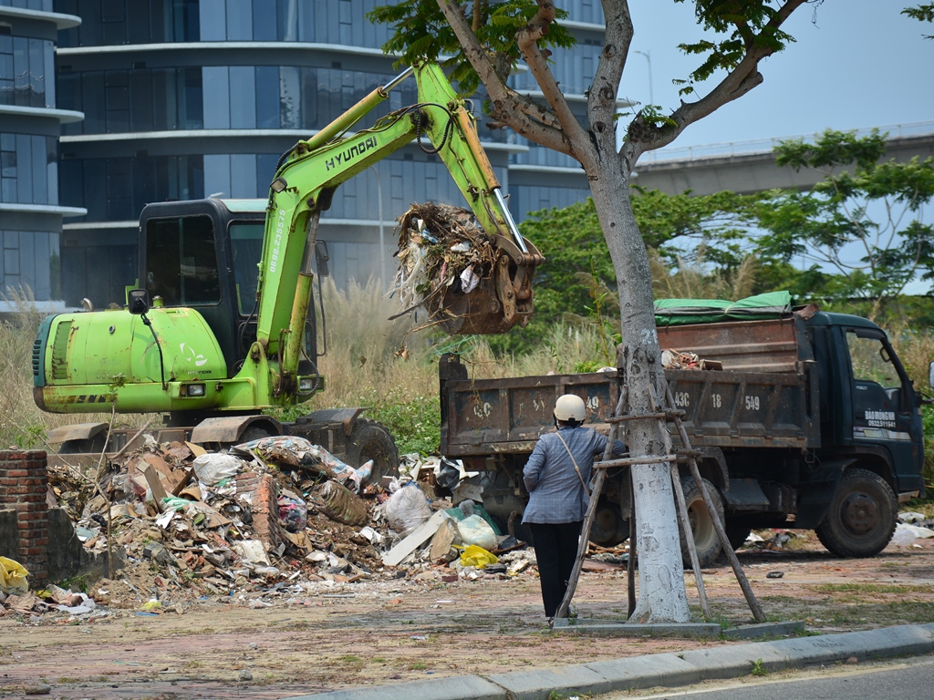 Ngổn ngang rác thải bên bờ sông Hàn - Ảnh 9.