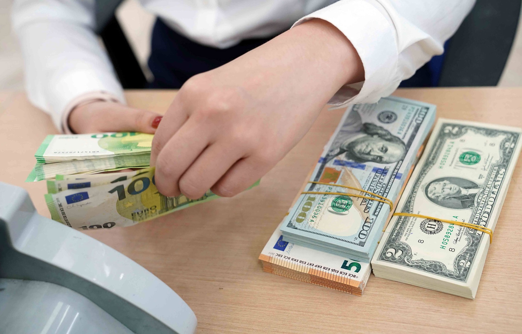 Giá USD hôm nay 9.7.2023: Tiếp tục tăng cao sau một tuần - Ảnh 1.