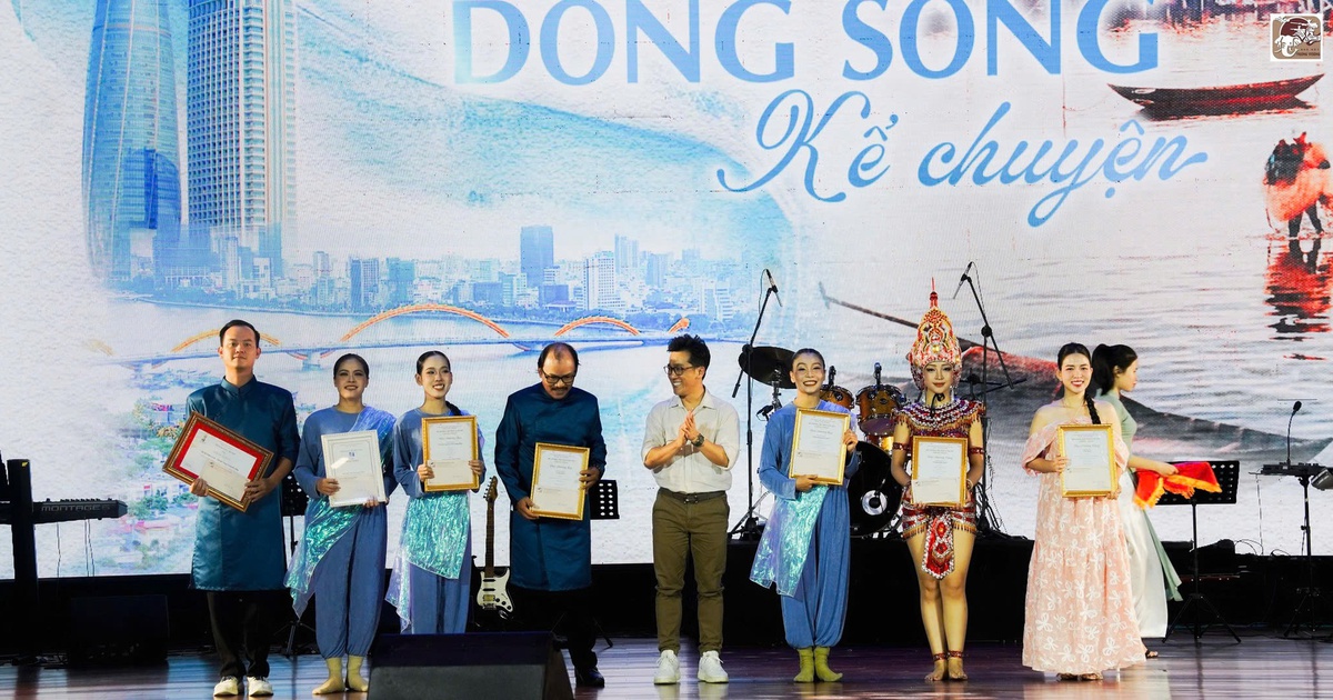 Los estudiantes de la Universidad Duy Tan ganaron medallas de plata en el Festival Nacional de Música y Danza 2024