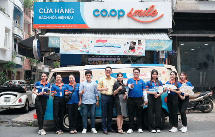 Co.opSmile tổ chức 2 ngày roadshow dạo quanh thành phố mừng sinh nhật lần thứ 8 - 2