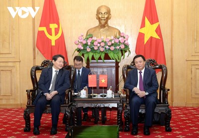 Fomento de la cooperación y el intercambio de expertos en el ámbito de la construcción de partidos entre Vietnam y China