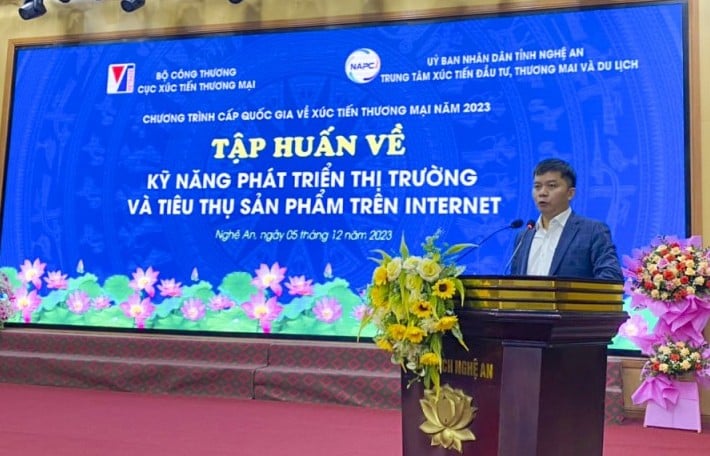 Nghe An: Training on skills to develop markets and consume products on the internet