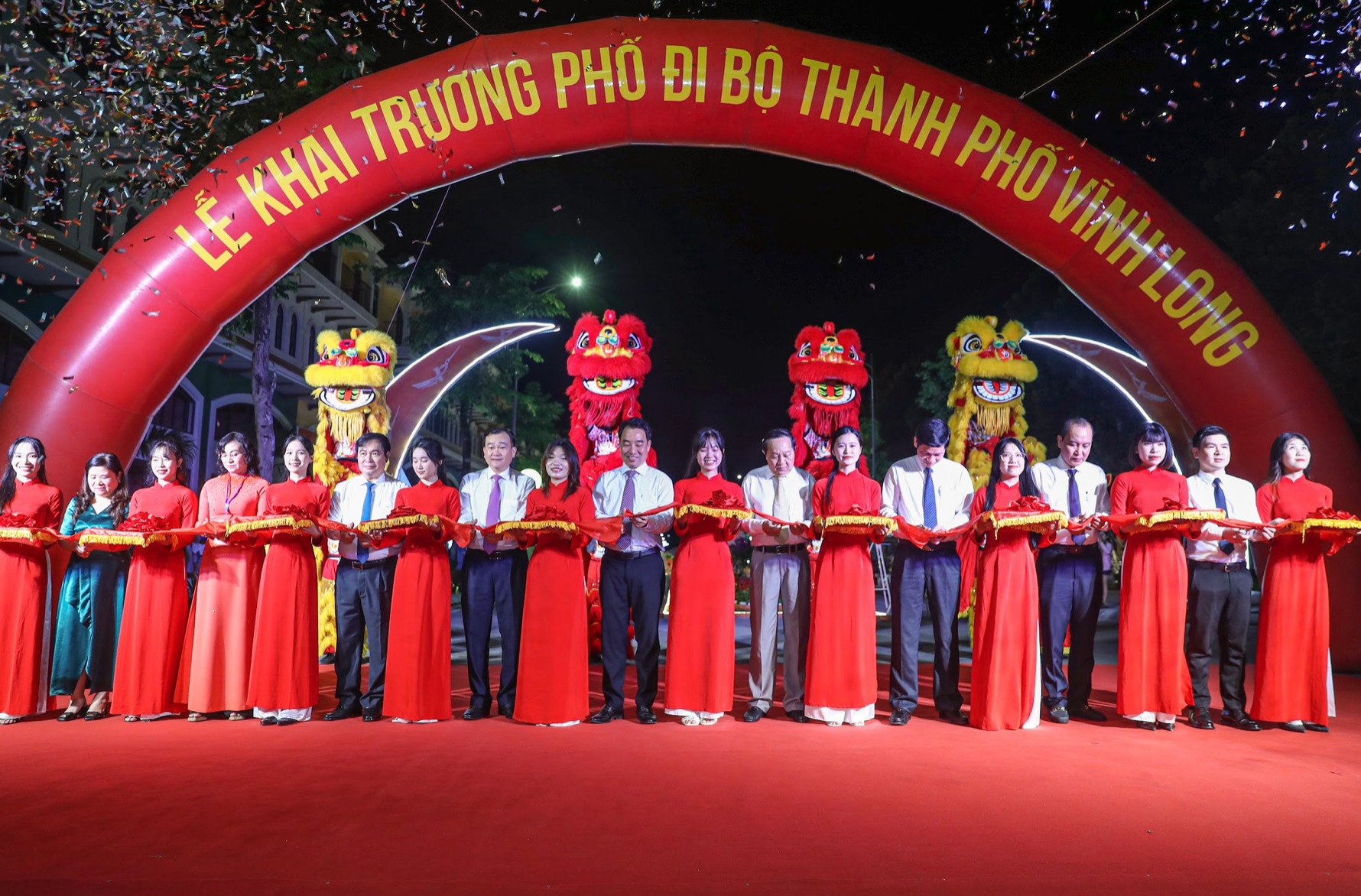 Vinh Long ouvre une rue piétonne dans le cadre du projet du groupe TT, photo 1