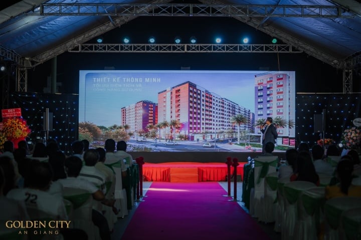 مليئة بالعواطف في حفل افتتاح مشروع الإسكان الاجتماعي Golden City An Giang - 1