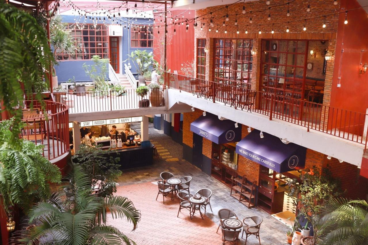 Các vị khách có thể tha hồ lựa chọn chỗ ngồi. Ảnh: Indoor Café & Bistro