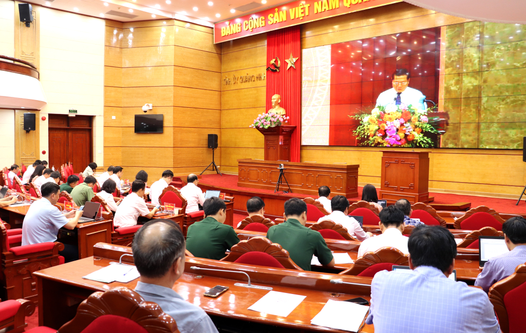 Conference scene at Quang Ninh bridge point.