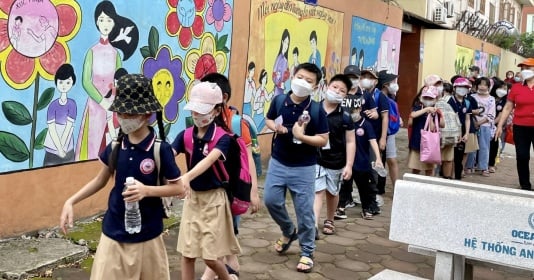 Los padres pasan demasiado tiempo llevando a sus hijos a la escuela.